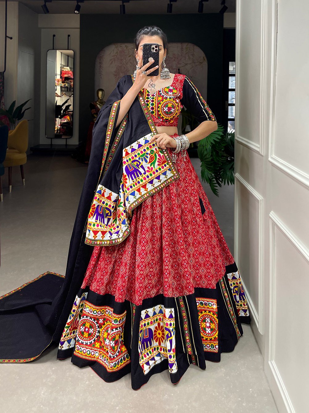 RD DEAL Beautiful garba choli embellishes with gamthi work and mirror work